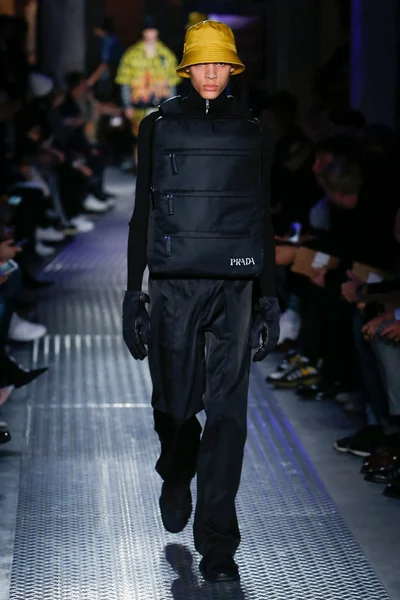 Look 25